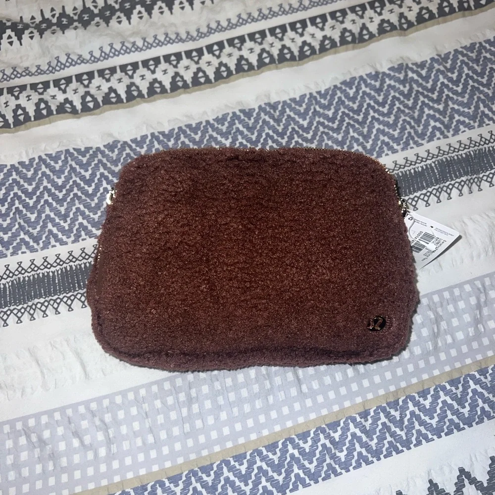 NWT‎ brown fleece 2L everywhere belt bag